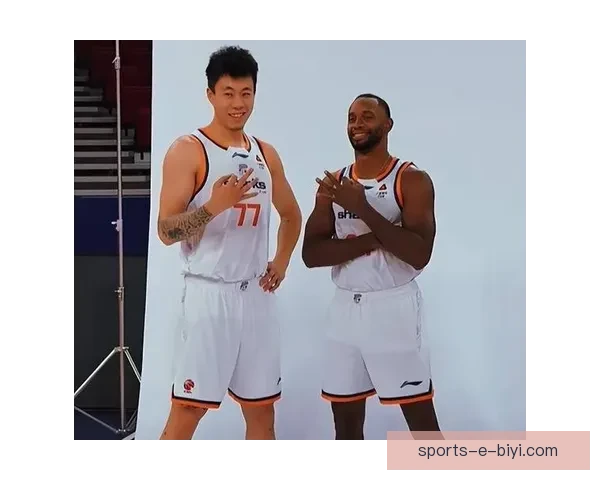 上海男篮30分大胜福建 弗格狂砍36分 邹阳18+6怀特塞德高效两双_7s1n5cjz